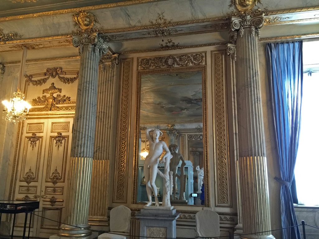 Statue of Apollino and Mirror, Pillared Hall